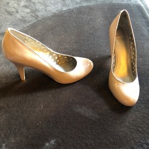 Women’s Fergalicious nude round toe heel